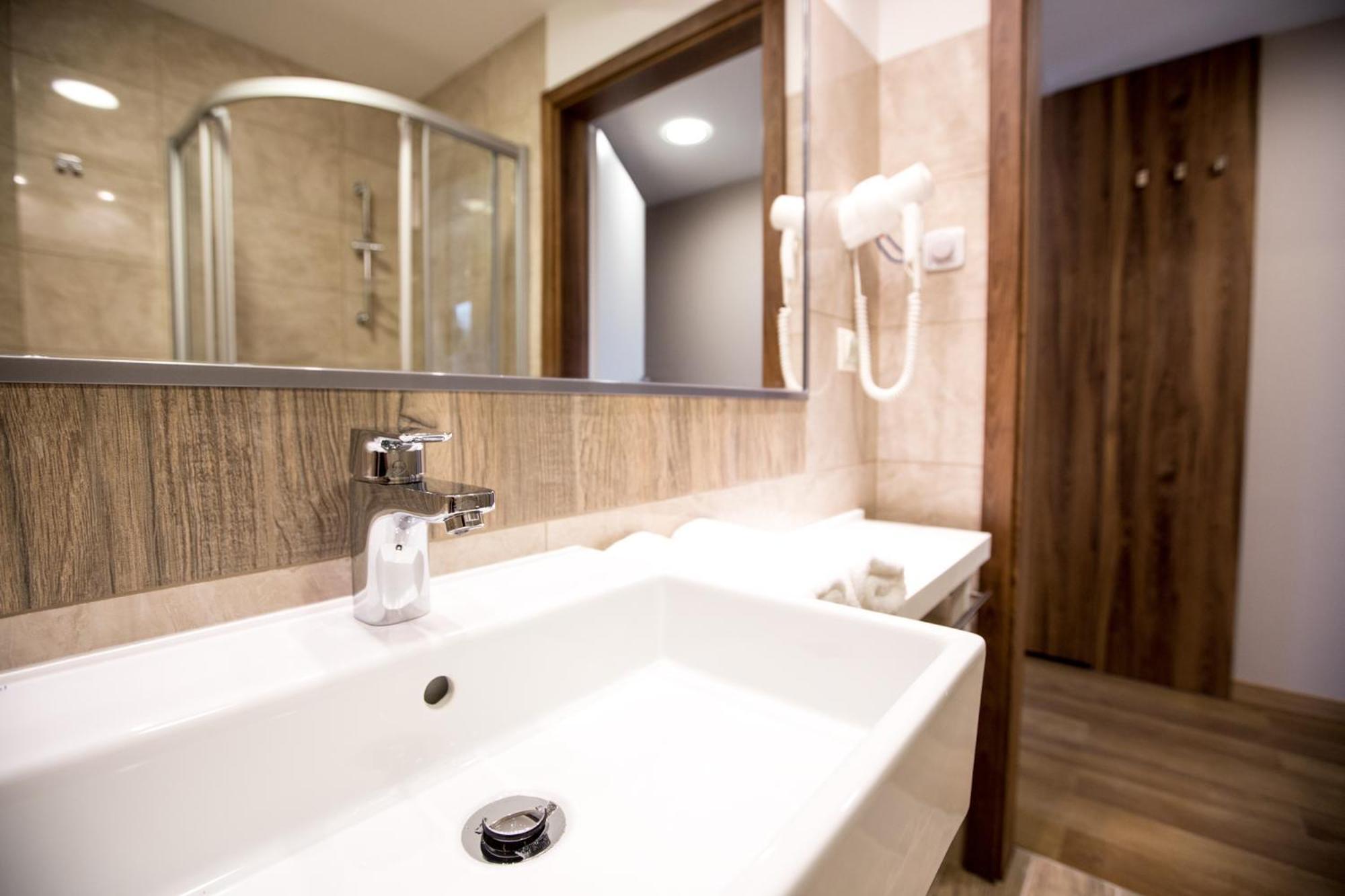 Mineral Hotel Malinowy Raj Solec-Zdrój Extérieur photo