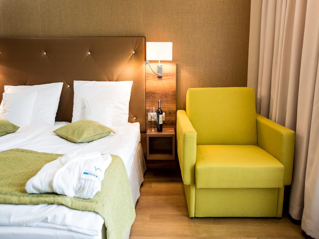 Mineral Hotel Malinowy Raj Solec-Zdrój Extérieur photo