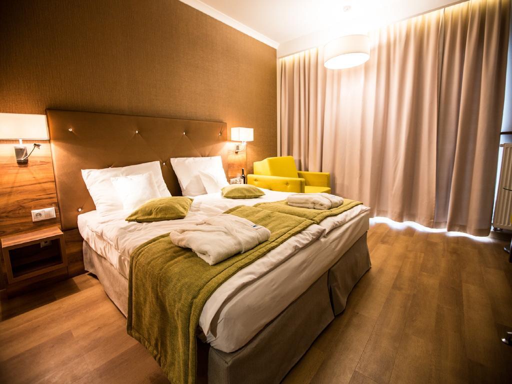 Mineral Hotel Malinowy Raj Solec-Zdrój Extérieur photo