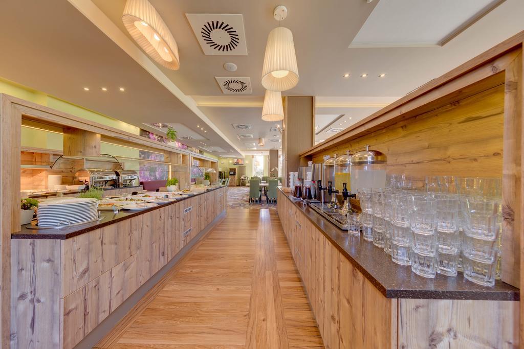 Mineral Hotel Malinowy Raj Solec-Zdrój Extérieur photo